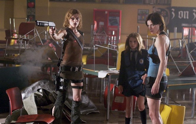 Resident Evil: Apokalypsa - Z filmu - Milla Jovovich, Sophie Vavasseur, Sienna Guillory