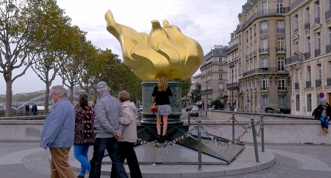 Pařížská blbka - Z filmu