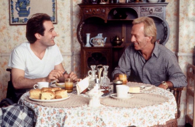 Elias Koteas, Paul Hogan