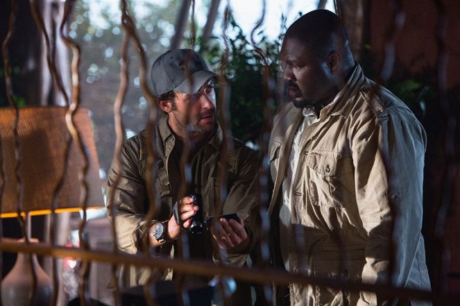 Zoo - První krev - Z filmu - James Wolk, Nonso Anozie