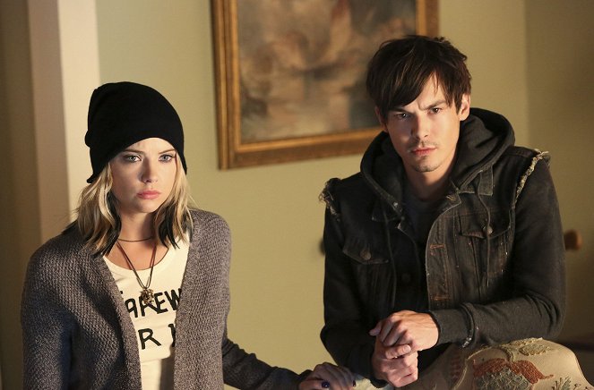 Roztomilé mrchy - Miss Me x100 - Z filmu - Ashley Benson, Tyler Blackburn