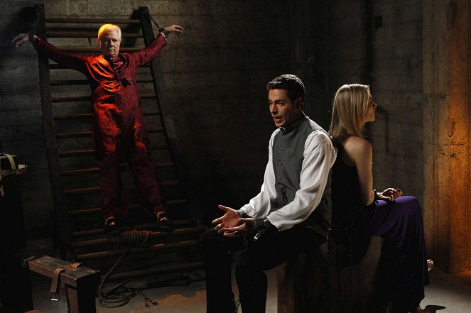 Chuck - Chuck Versus the Seduction Impossible - Z filmu - John Larroquette, Zachary Levi, Yvonne Strahovski