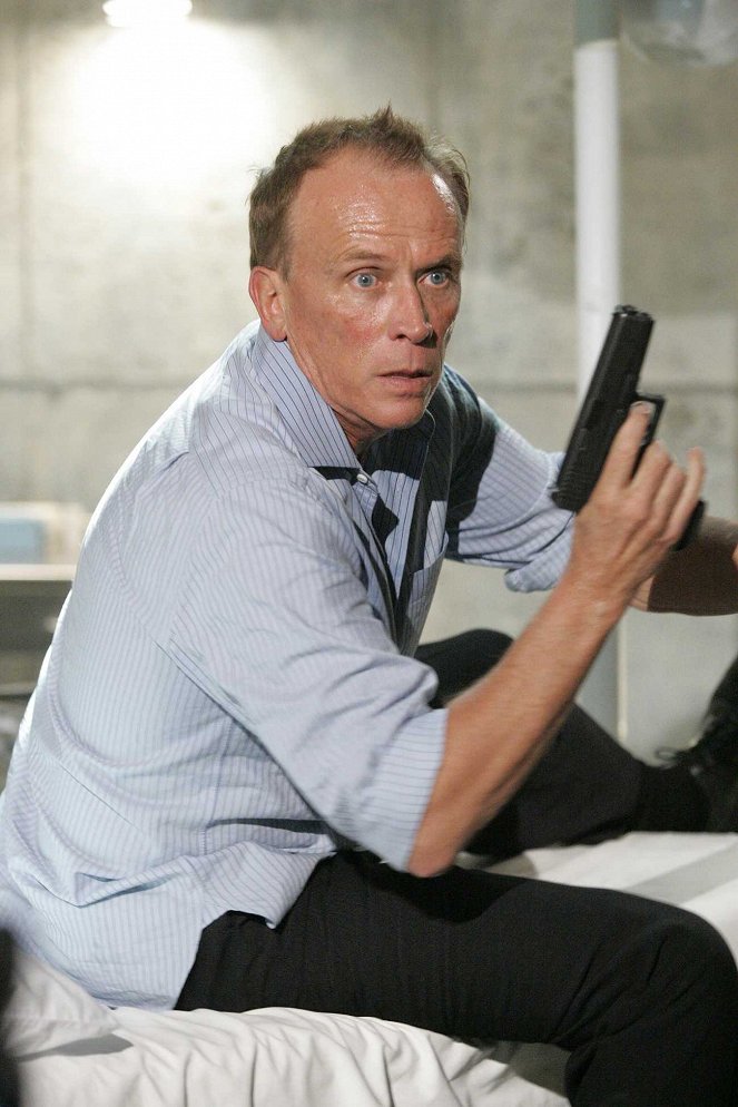 24 hodin - Day 5: 7:00 p.m.-8:00 p.m. - Z filmu - Peter Weller