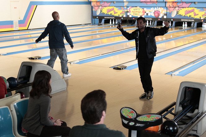 Odbor městské zeleně - Bowling for Votes - Z filmu - Aziz Ansari