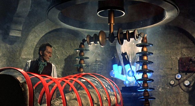 Frankensteinovo zlo - Z filmu - Peter Cushing