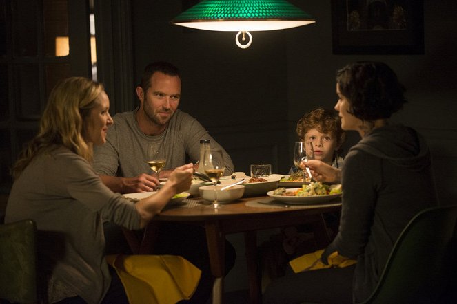 Jordana Spiro, Sullivan Stapleton, Logan Smith