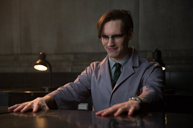 Gotham - Všechny šťastné rodiny jsou stejné - Z filmu - Cory Michael Smith