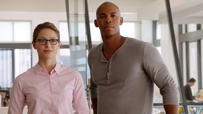 Supergirl - Pilot - Z filmu - Melissa Benoist, Mehcad Brooks