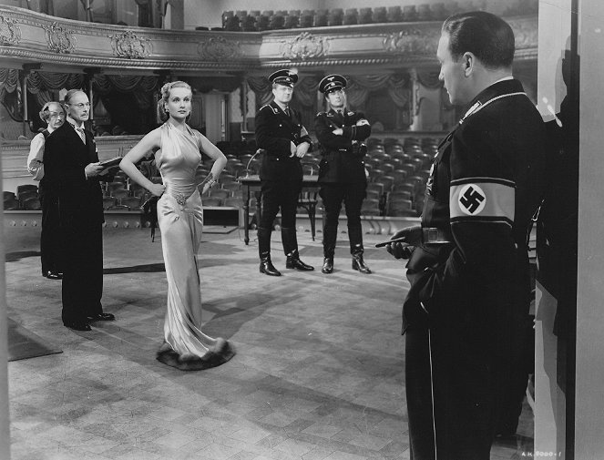 Být či nebýt - Z filmu - Charles Halton, Carole Lombard, George Lynn, Jack Benny