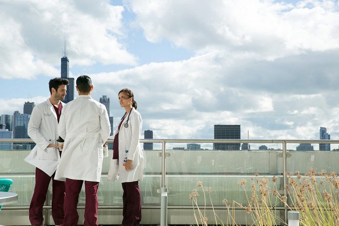 Nemocnice Chicago Med - Série 1 - Bez dechu - Z filmu - Colin Donnell, Torrey DeVitto