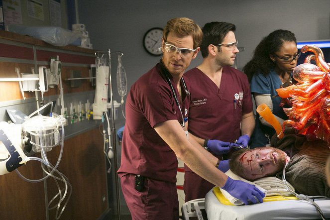 Nemocnice Chicago Med - Fallback - Z filmu - Nick Gehlfuss, Colin Donnell, Yaya DaCosta