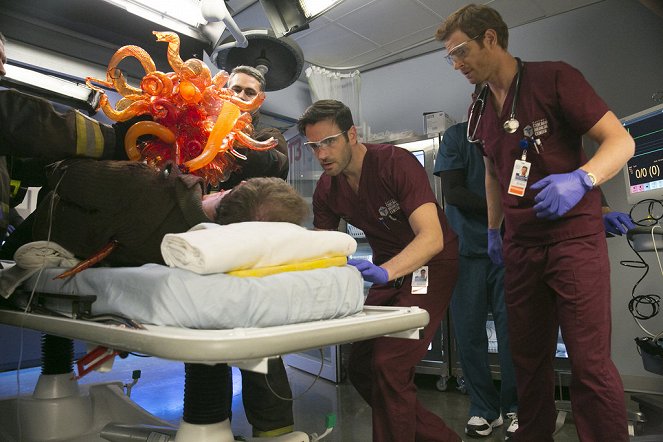 Nemocnice Chicago Med - Fallback - Z filmu - Colin Donnell, Nick Gehlfuss