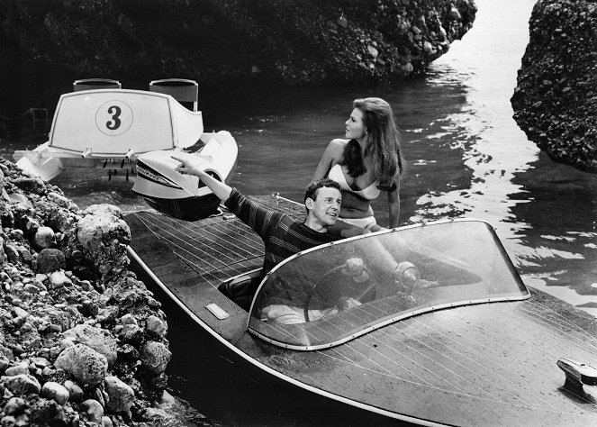 Fathom - Z filmu - Richard Briers, Raquel Welch