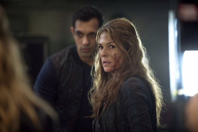 Prvních 100 - Coup de Grâce - Z filmu - Sachin Sahel, Paige Turco