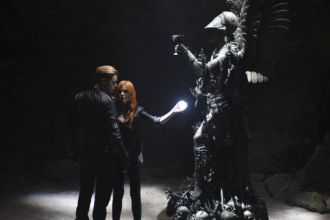 Lovci stínů: Nástroje smrti - Ani cesta do pekel není jednoduchá - Z filmu - Dominic Sherwood, Katherine McNamara