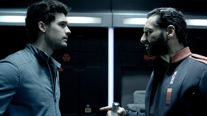 Expanze - Nezapomeňte na Cant - Z filmu - Steven Strait, Cas Anvar