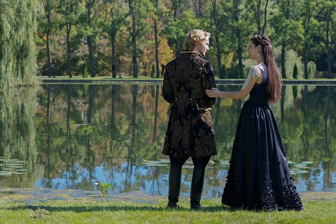 Království - Královské krve - Z filmu - Toby Regbo, Adelaide Kane