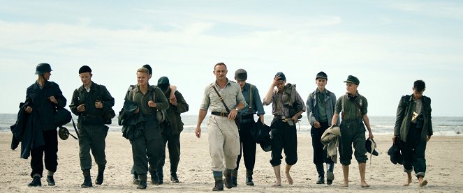 V písku - Příslib svobody - Z filmu - Roland Møller