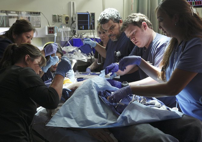 Code Black - We Plug Holes - Z filmu - Marcia Gay Harden, Luis Guzmán, Harry Ford