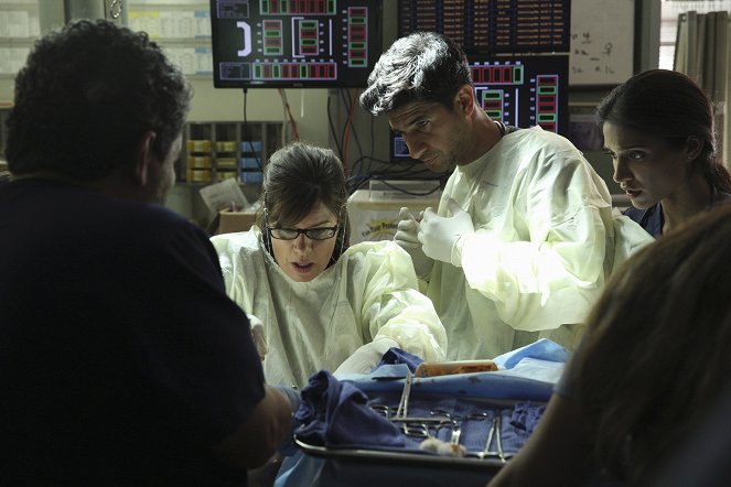 Code Black - Season 1 - We Plug Holes - Z filmu - Marcia Gay Harden, Raza Jaffrey, Melanie Chandra