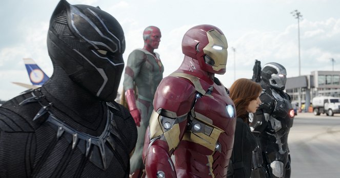 Captain America: Občanská válka - Z filmu - Paul Bettany, Scarlett Johansson