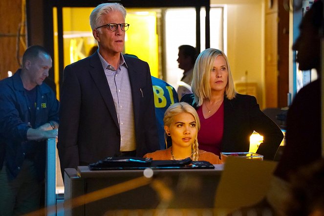 Kriminálka: Oddělení kybernetiky - Hack E.R. - Z filmu - Ted Danson, Hayley Kiyoko, Patricia Arquette