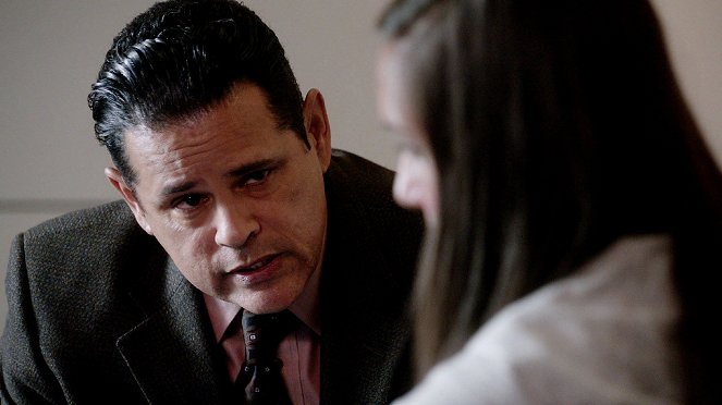 Oddelenie závažných zločinov - The Shame Game - Z filmu - Raymond Cruz