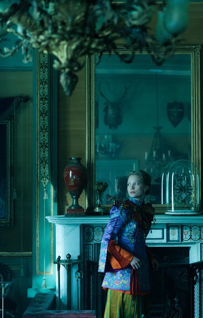 Alenka v říši divů: Za zrcadlem - Z filmu - Mia Wasikowska