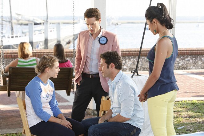 Royal Pains - After The Fireworks - Photos - Savannah Wise, Paulo Costanzo, Mark Feuerstein, Reshma Shetty