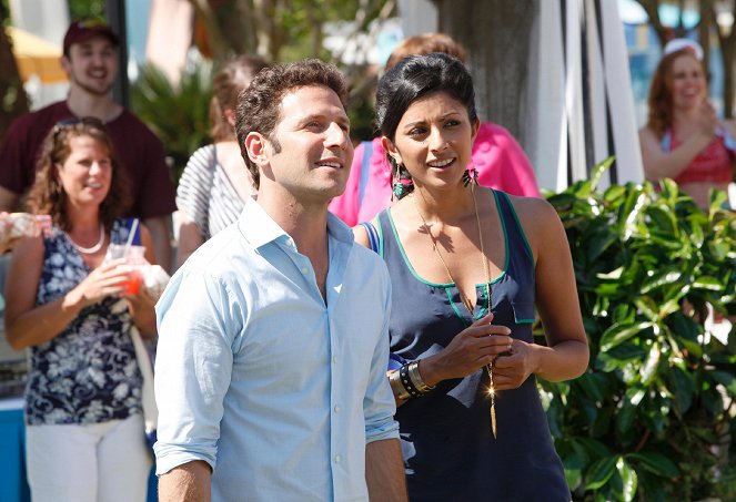 Royal Pains - After The Fireworks - Photos - Mark Feuerstein, Reshma Shetty