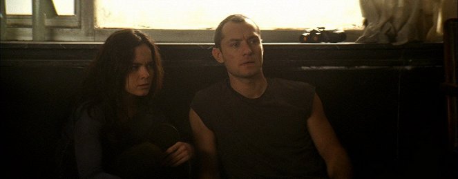 Repo Men - Z filmu - Alice Braga, Jude Law