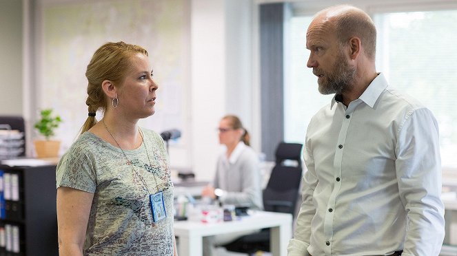 Mustat lesket - Season 2 - Z filmu - Marika Parkkomäki, Kari Heiskanen