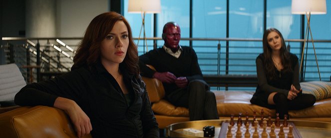Captain America: Občanská válka - Z filmu - Scarlett Johansson, Paul Bettany, Elizabeth Olsen