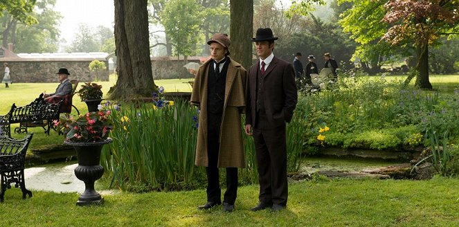 Případy detektiva Murdocha - Sherlockův návrat - Z filmu - Andrew Gower, Yannick Bisson