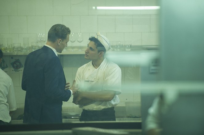 Noční recepční - Epizoda 1 - Z filmu - Tom Hiddleston, Amir El-Masry