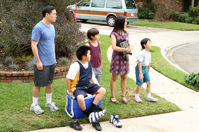 Fresh Off the Boat - Very Superstitious - Photos - Randall Park, Hudson Yang, Forrest Wheeler, Constance Wu, Ian Chen