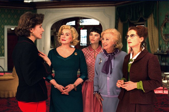 8 žen - Z filmu - Fanny Ardant, Catherine Deneuve, Virginie Ledoyen, Danielle Darrieux, Isabelle Huppert