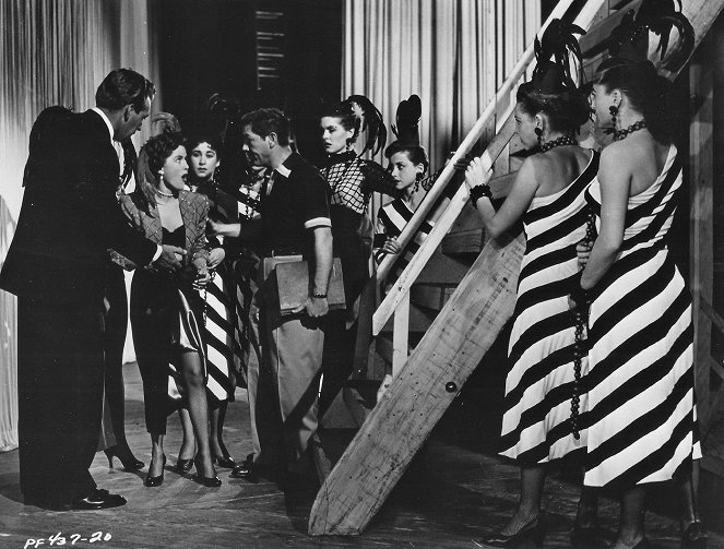 Paris Follies of 1956 - Z filmu - Wally Cassell