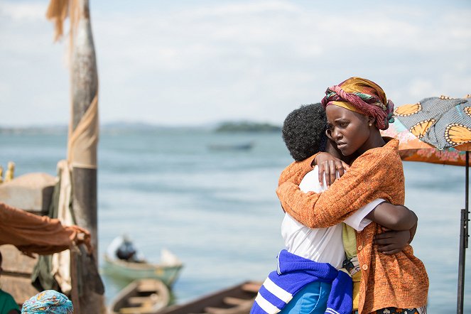 Královna z Katwe - Z filmu - Lupita Nyong'o, Madina Nalwanga