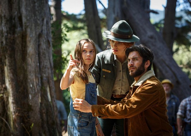 Oona Laurence, Bryce Dallas Howard, Wes Bentley