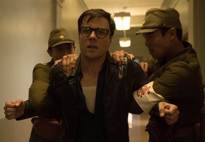 The Man in the High Castle - A Way Out - Photos - Rupert Evans