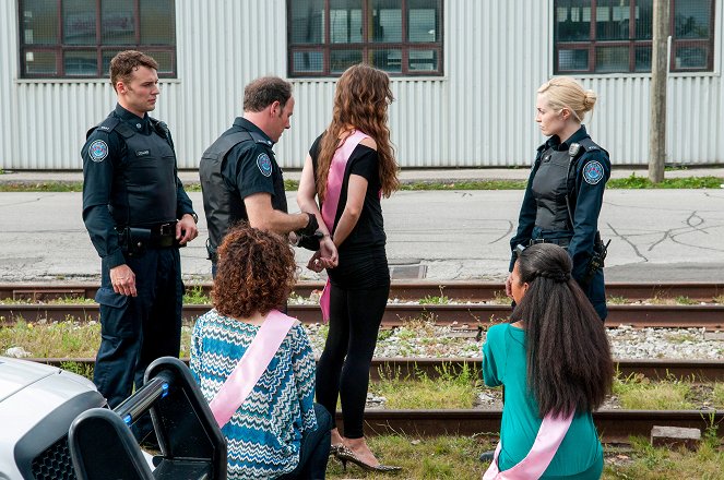 Rookie Blue - Dámská jízda - Z filmu - Peter Mooney, Charlotte Sullivan