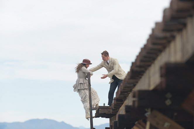 Světlo mezi oceány - Z filmu - Alicia Vikander, Michael Fassbender