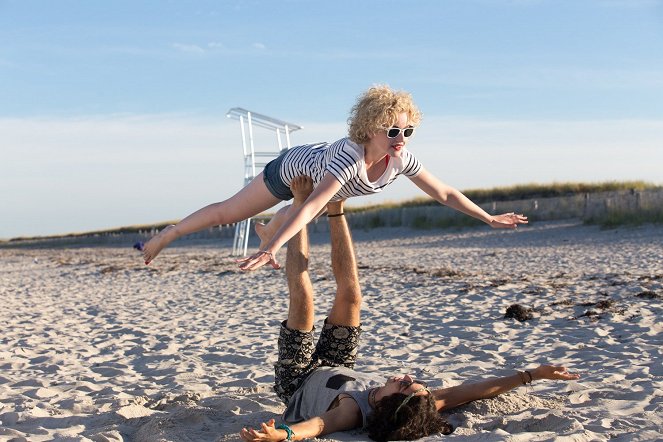 Julia Garner, Mateo Arias