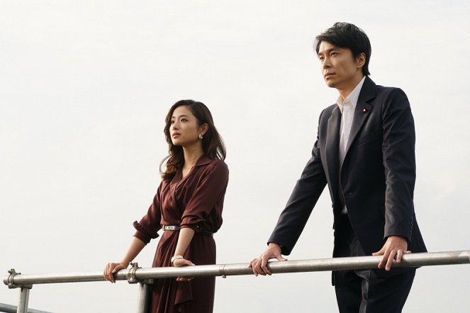 Šin Godžira - Z filmu - Satomi Išihara, Hiroki Hasegawa