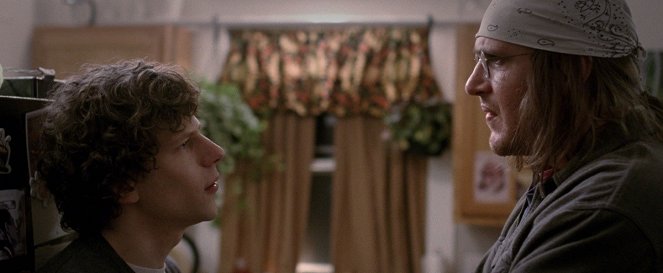Konec šňůry - Z filmu - Jesse Eisenberg, Jason Segel