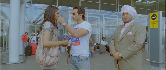 Láska dneska - Z filmu - Deepika Padukone, Saif Ali Khan, Rishi Kapoor