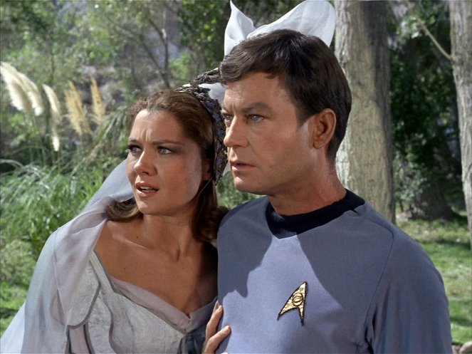 Star Trek - Dovolená - Z filmu - Emily Banks, DeForest Kelley