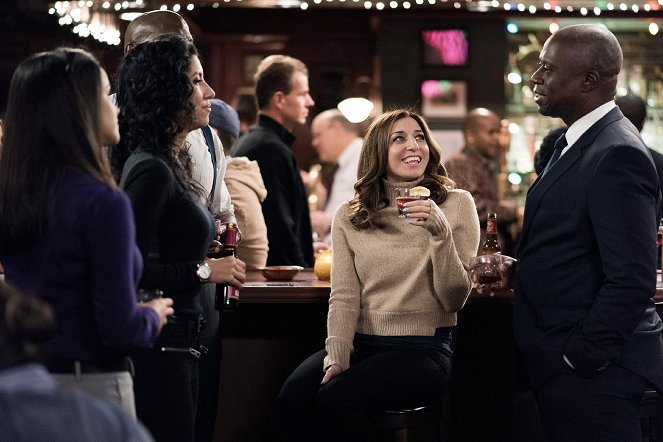 Brooklyn 99 - Kapitán Peralta - Z filmu - Stephanie Beatriz, Chelsea Peretti, Andre Braugher