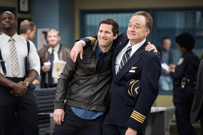 Brooklyn 99 - Kapitán Peralta - Z filmu - Andy Samberg, Bradley Whitford